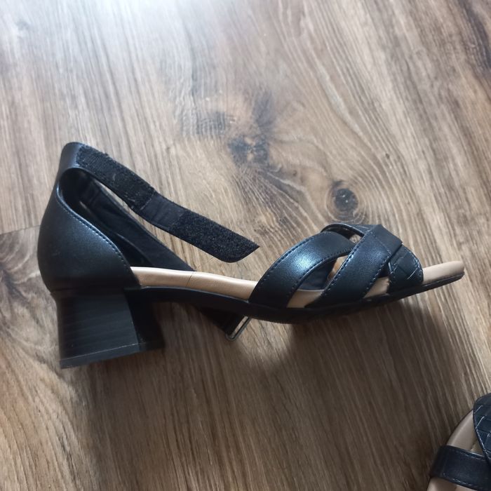 Босоніжки шкіряні