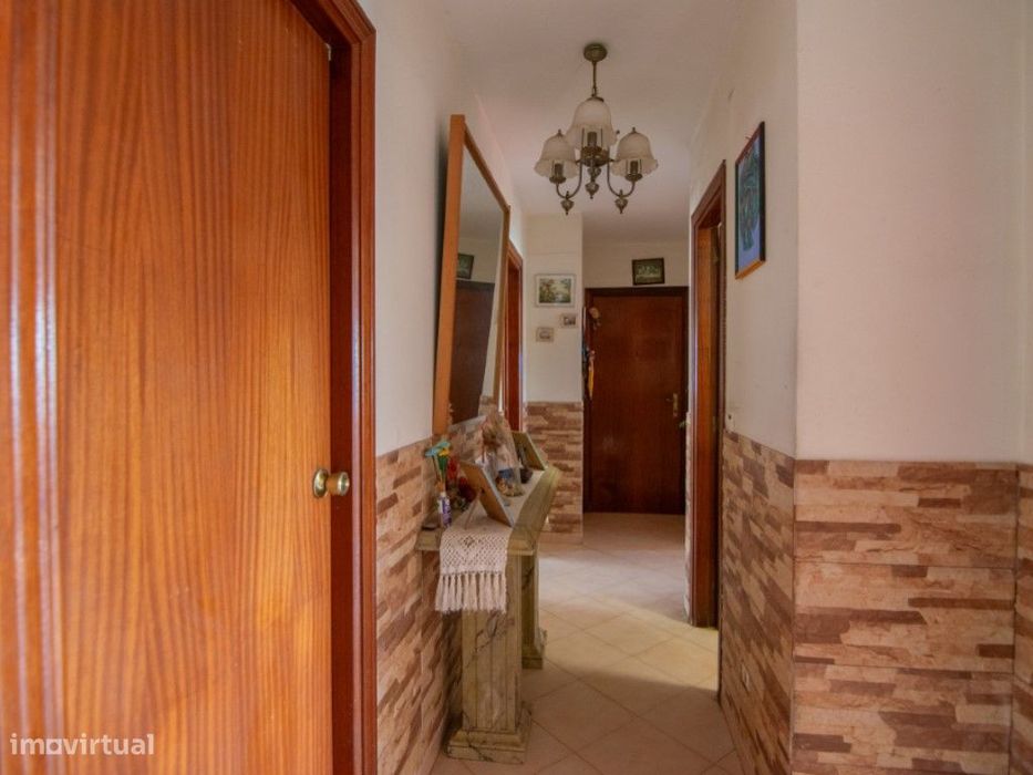Apartamento T4 em Carnaxide com Vista para Monsanto.
