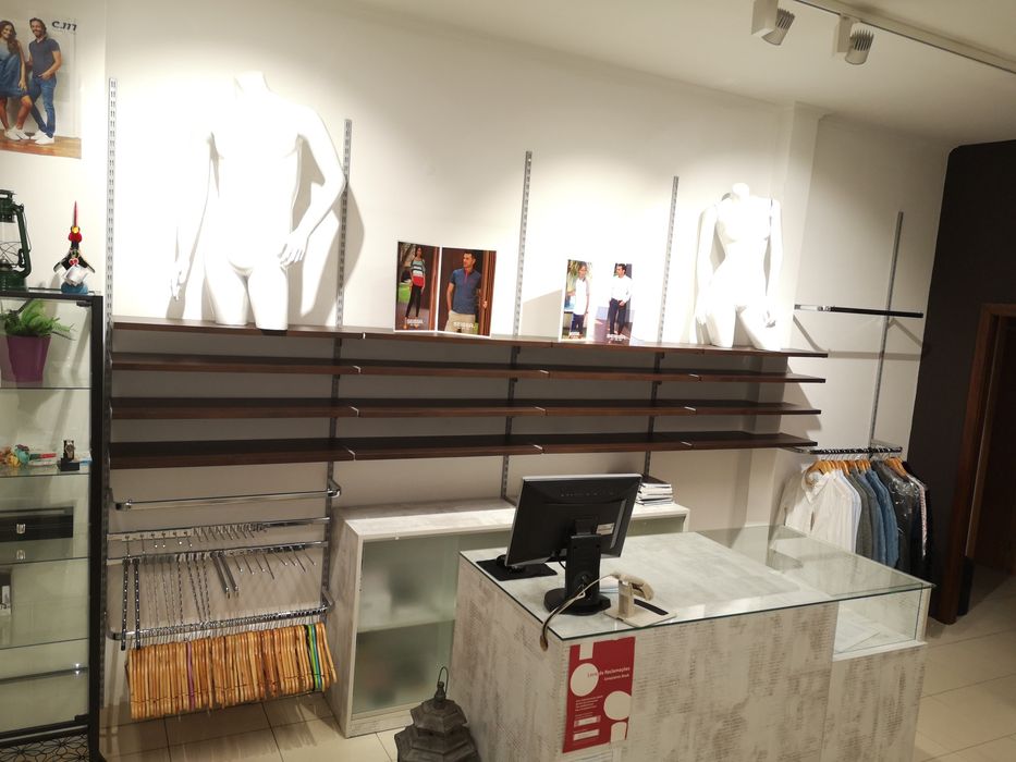 Mobiliário loja vestuário