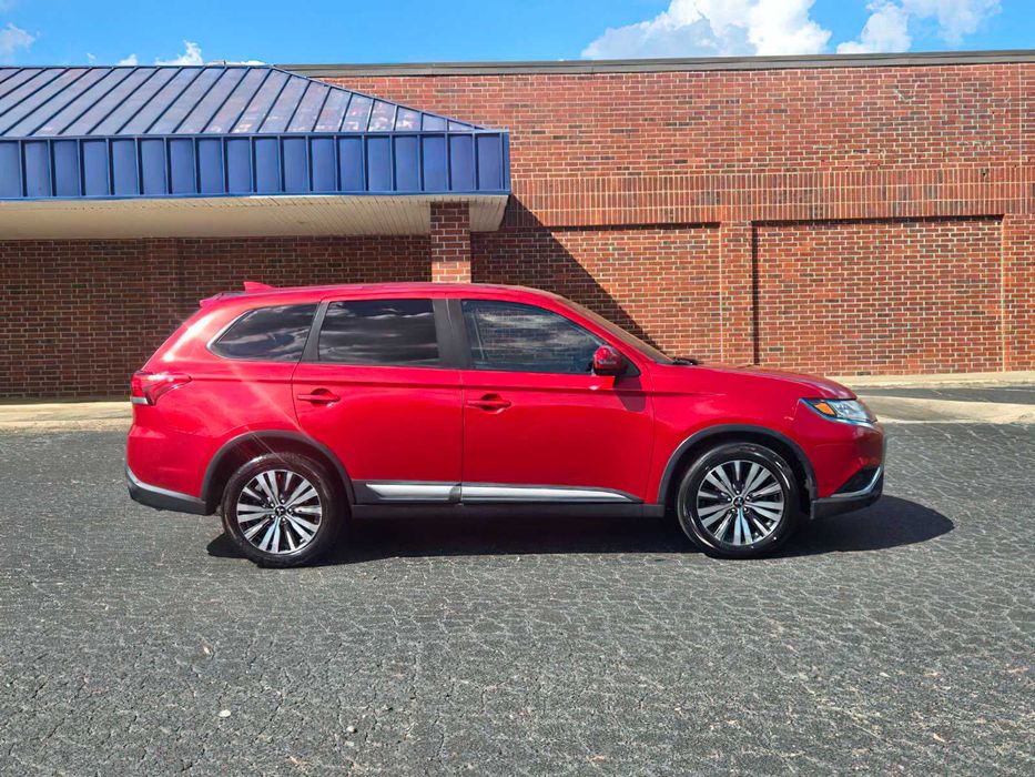 Mitsubishi Outlander SE      2019
