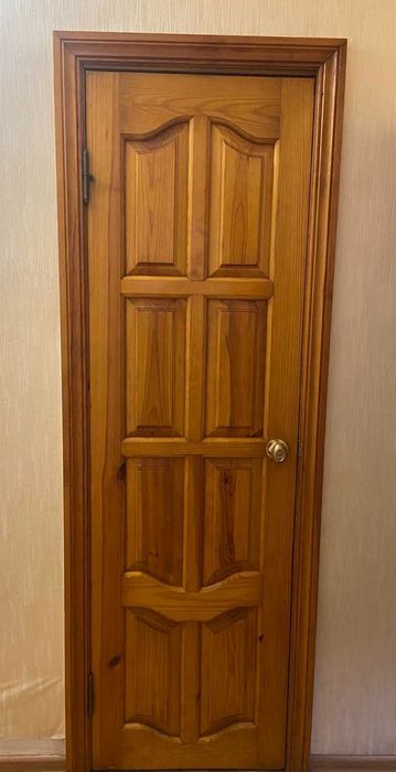 Дерев'яні двері у комплекті