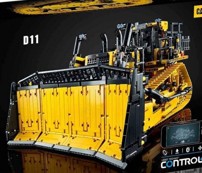 LEGO Technic Cat D11 Bulldozer 42131