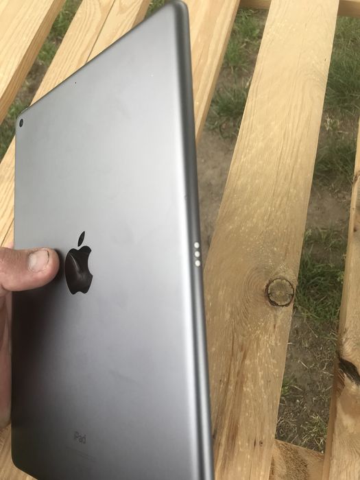 Apple iPad 8 ідеальному стані