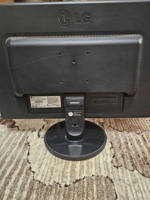 Продается монитор LG flatron w2241s