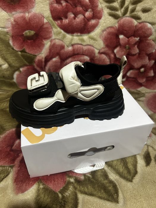 Продам дитячі сандалі,стан на фото