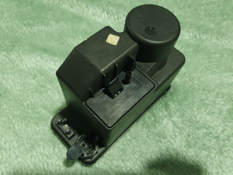 Compressor do fecho central MERCEDES-BENZ 190 e outros.
