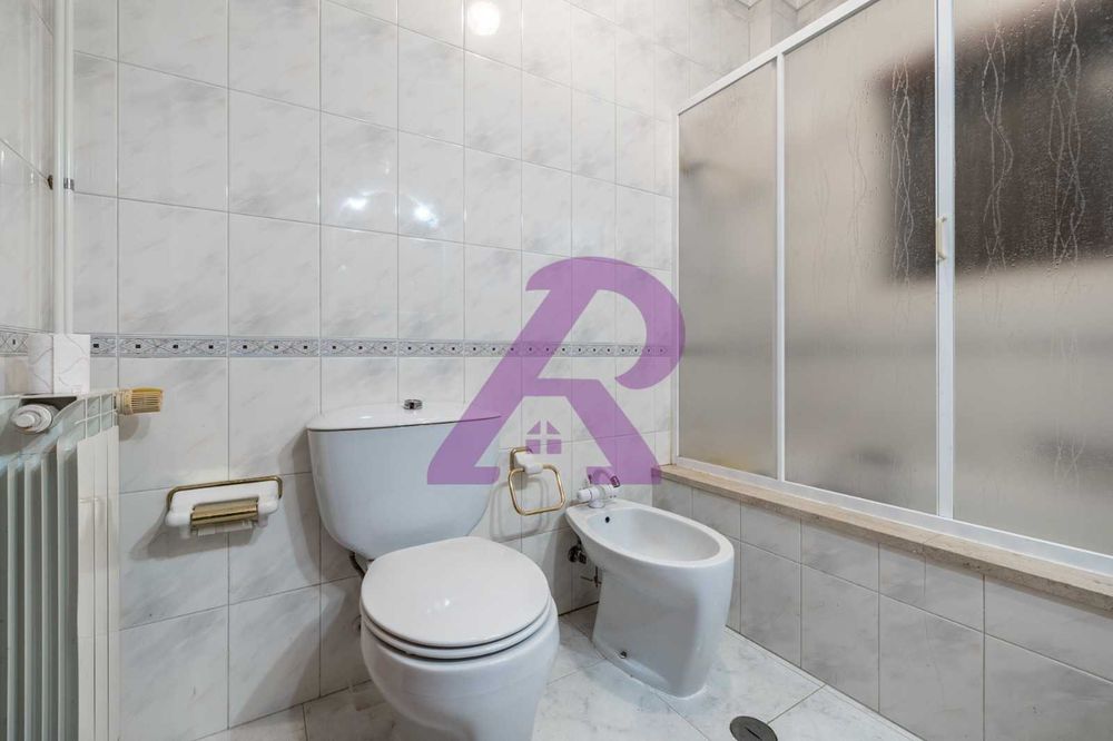 Moradia T3 + 1 com Sótão, Garagem e Terreno – Batalha