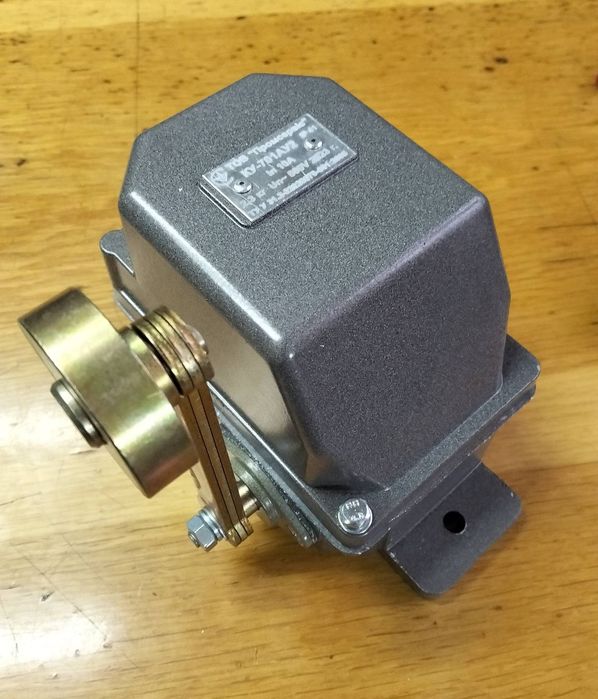 Кінцевий вимикач КУ-701