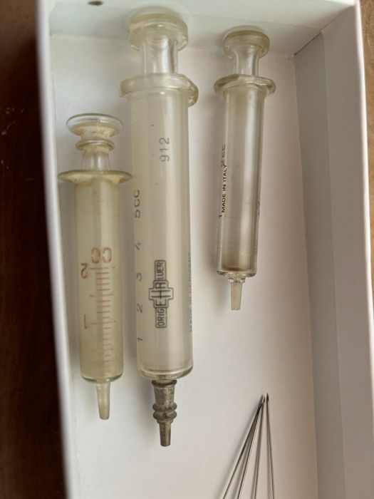 3 Seringas antigas vidro e agulhas