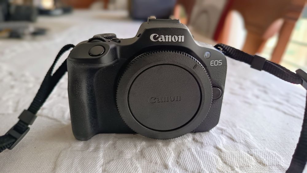 Canon EOS R100 (Só Corpo) - Como Nova