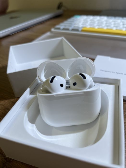 Нові Airpods 4 with Active Noise Cancelletion (open box)