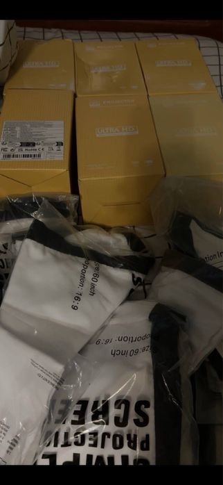 Екран у подарунок — HY300 проєктор 4K, Android, Wi-Fi