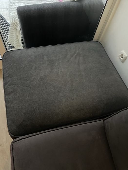 Sofá + repousa pés com arrumaçao