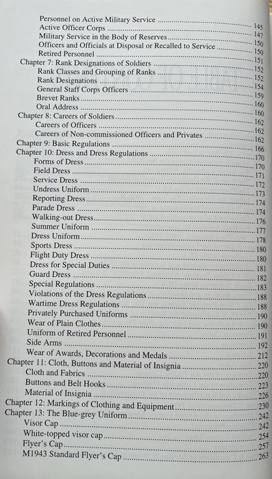 Ksiażka Die Luftwaffe: Uniforms & Traditions