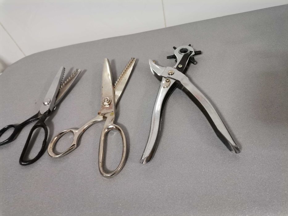 2 Tesouras e 1 furador (papel e tecido)