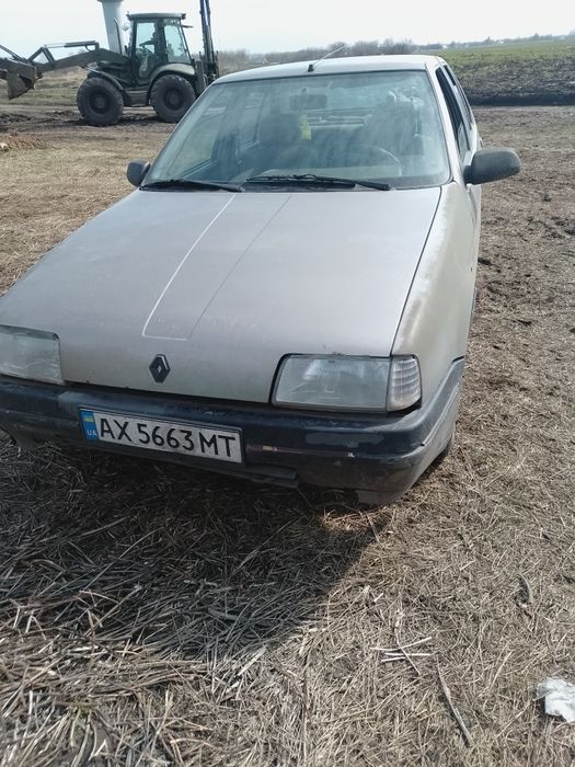 Продам робочу конячку рено 19