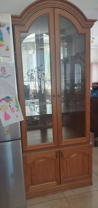Вітрина дубова шафа сервант для вітальні столової кухні