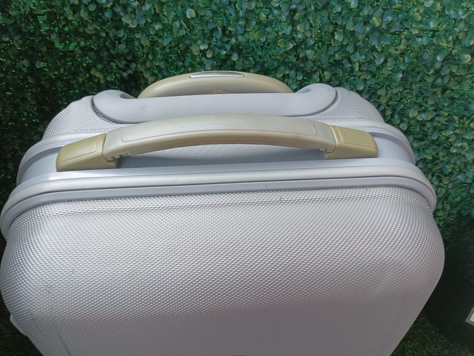 Mala de viagem tamanho médio dura