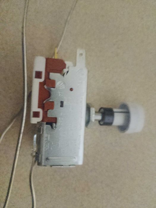 Термостат холодильника Indezit