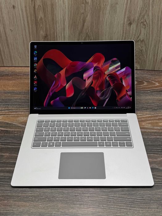 Microsoft Surface Laptop 3 1873 / 15" (2496x1664) IPS Touch / AMD Ryzen 5 3580U/ 8 GB DDR4 / 256 GB SSD /  Vega 9 Graphics