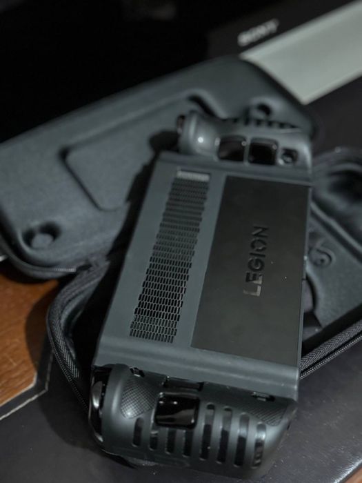 Ігрова портативна консоль Lenovo Legion Go 1 Tb