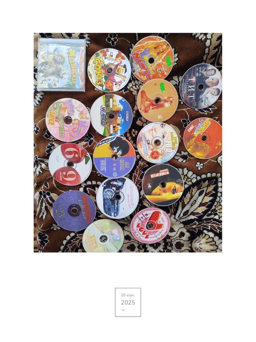 CD диски с музыкой и фильмами