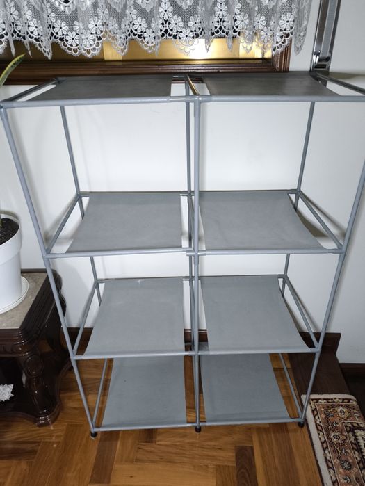 Estante de tecido cinzenta