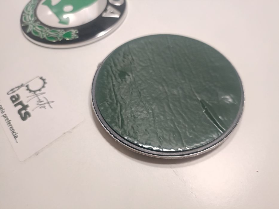 Emblema Símbolo Logotipo Skoda Capô Liso 90mm