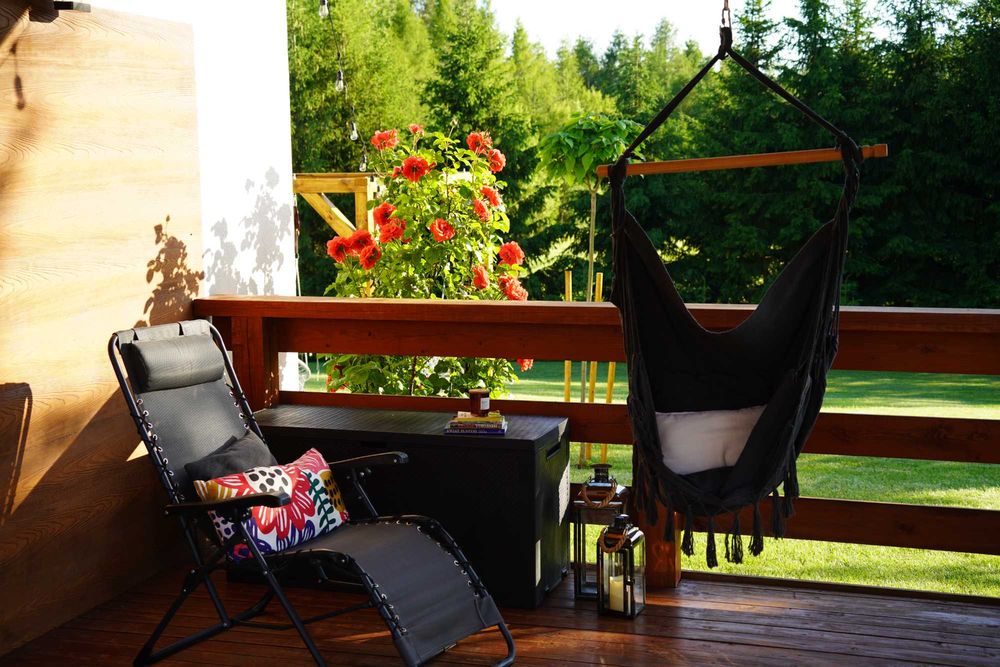 Domek z Kominkiem Nad Jeziorem z jacuzzi ogrodowym