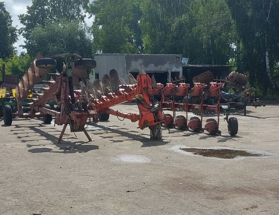 Плуги оборотні 8-ми  та 5-ти корпусні