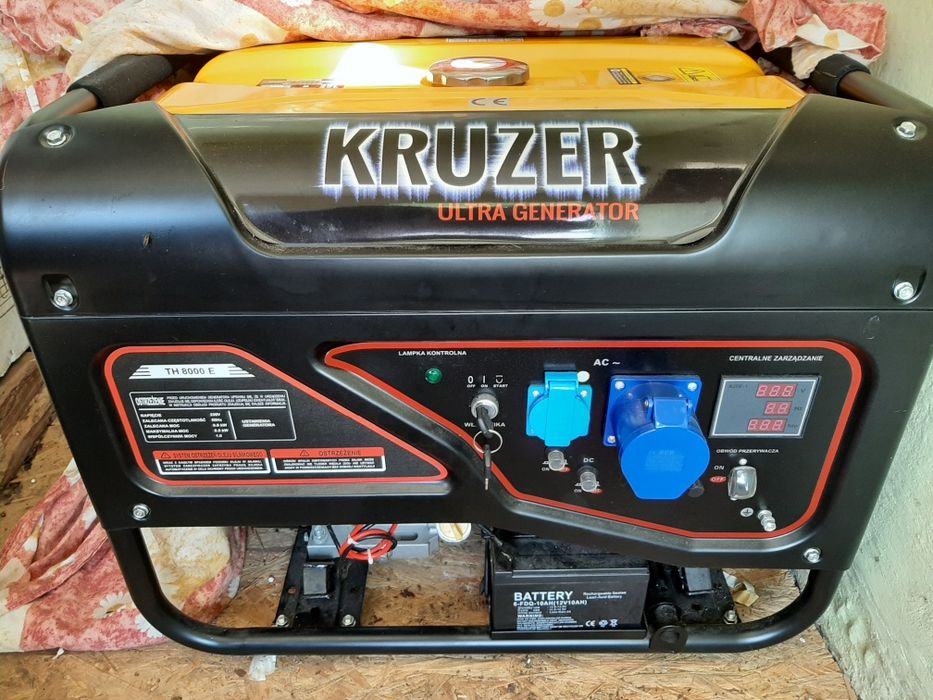 Генератор KRUZER TH 8000 ЕE трифазний, бензиновий