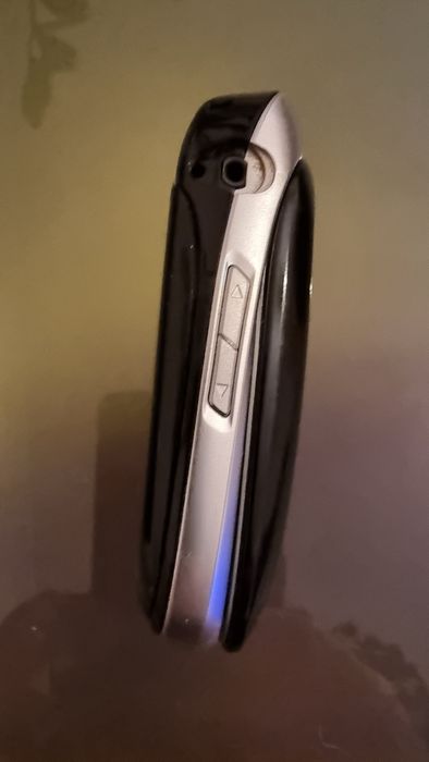 Telemóvel LG KG220 com carregador de origem. (NOS