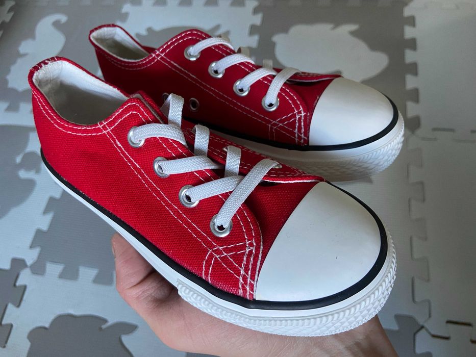 NOWE nieużywane trampki dziecięce, kolor czerwony, wkładka 19cm