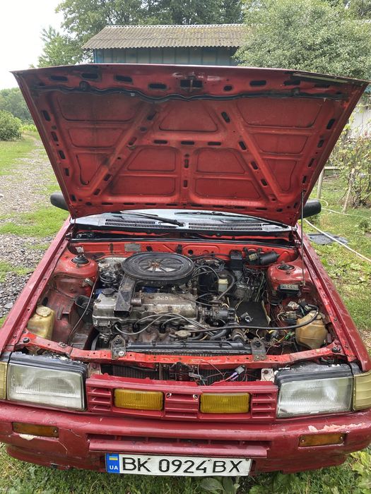 Mazda 323 автомобіль