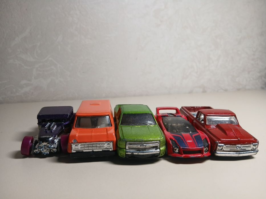 Машинки hotwheels