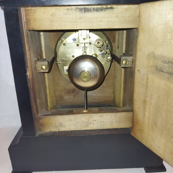 Камінний французький годинник