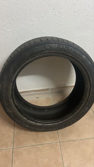 2 Kumho Ecsta: 225/45/18