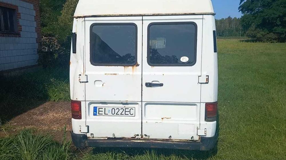 Mercedes Benz MB 100