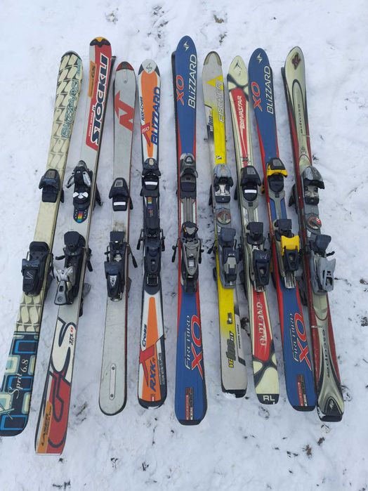 Продам лижі, сновборди, сани, боти.