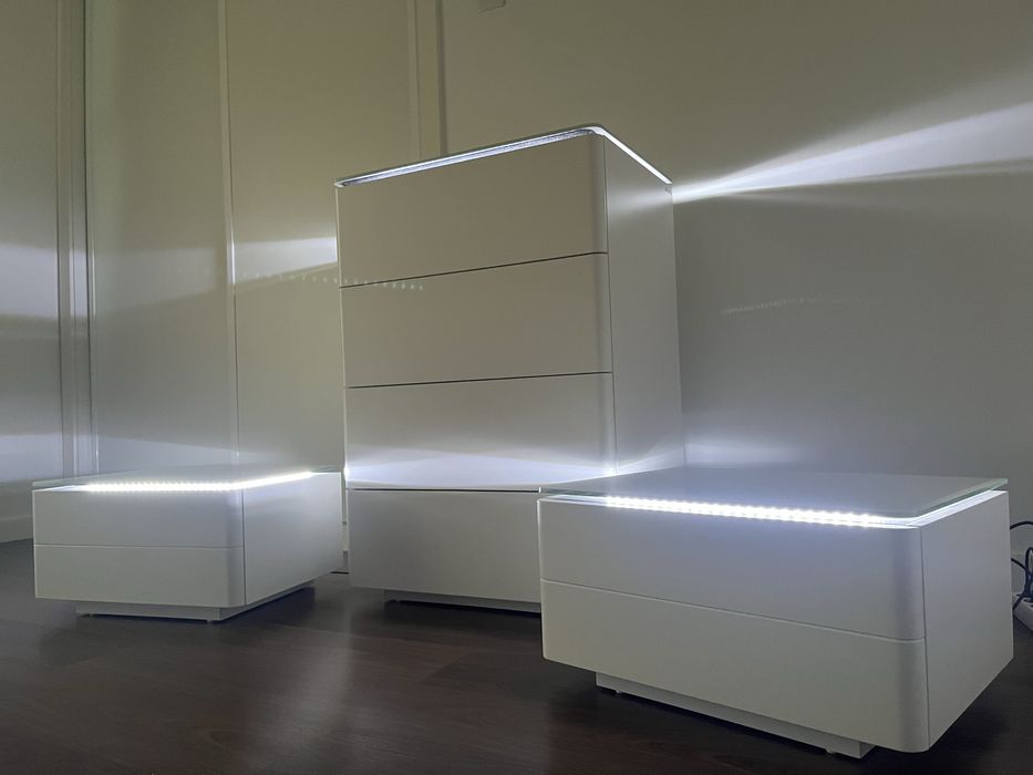 Camiseiro 4 gavetas lacado branco com led Antarte