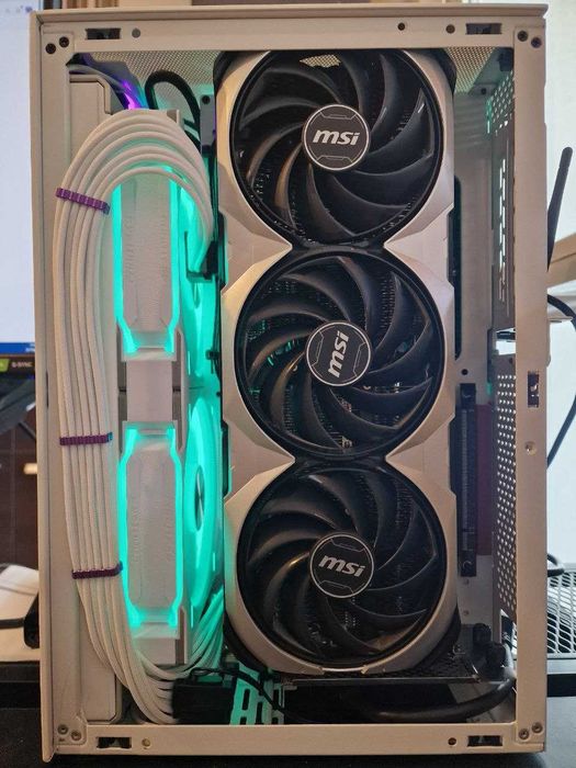 Kompaktowy komputer do gier (R7 9800x3D/RTX4090)