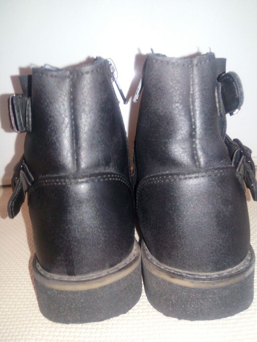Фирменные ботинки для девочки