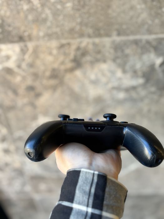 Геймпад Nintendo Switch Pro Controller.
