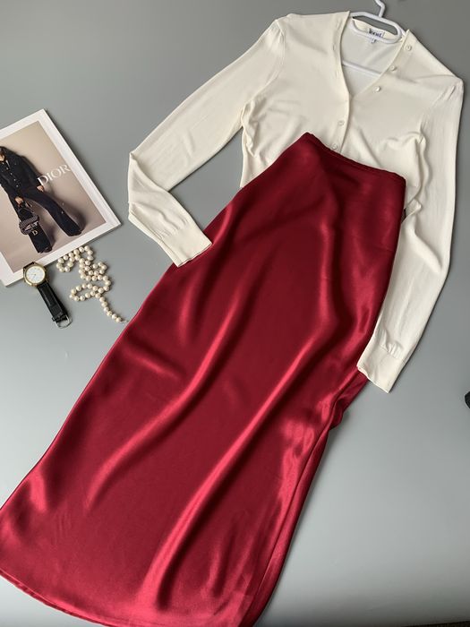 Гарна шовкова спідниця р.S