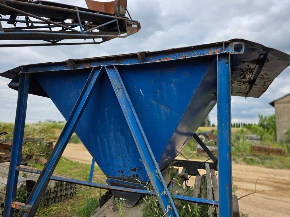 Kosz zasypowy 2,4x2,4 z wibratorem