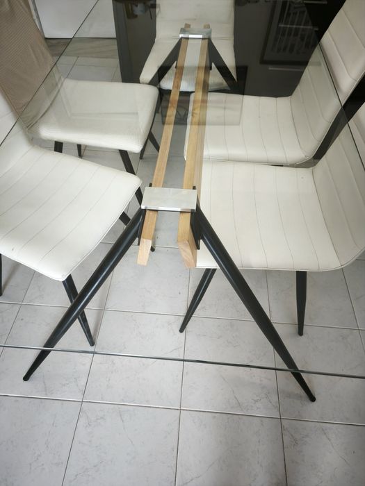 Mesa de Jantar em vidro temperado+ 5 cadeiras