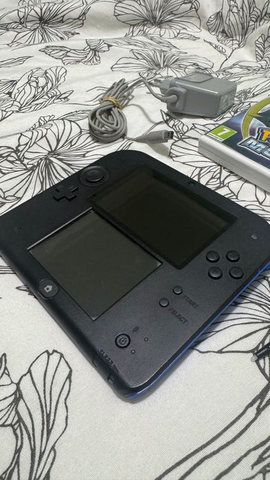 Nintendo 2DS + Pokémon Moon
