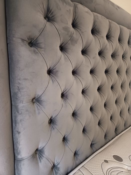 Cama estufada 220 x 160 cm com colchão