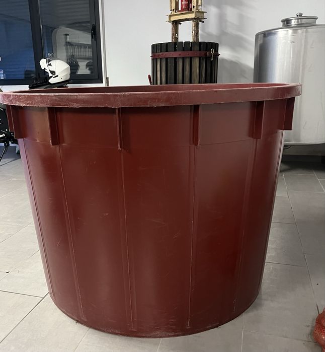 Dorna 1000 litros com torneira