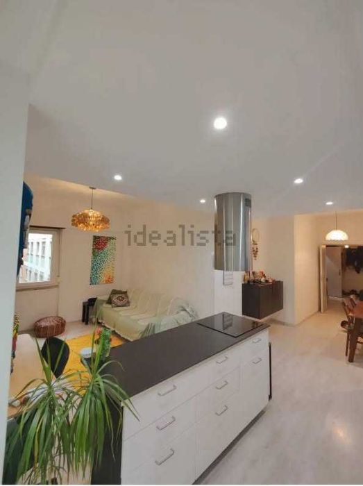 Two-bedroom apartment for rent in Rua República da Bolívia, Benfica